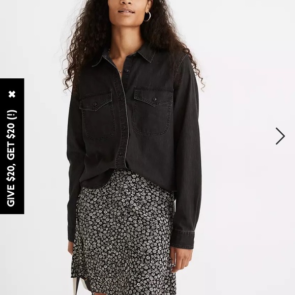 Madewell Denim Button-Up Shirt in Lunar Wash - Picture 4 of 5